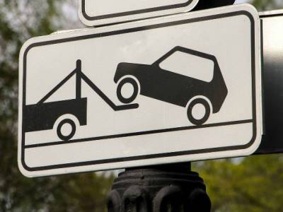 В ПДД требуют внести обязательное предупреждение автовладельца об эвакуации его автомобиля