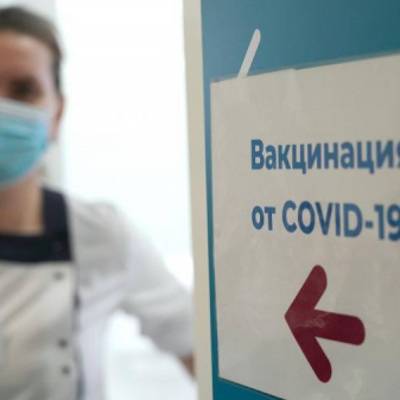 Москвичи старшего возраста получат подарочный набор здоровья после вакцинации от COVID-19