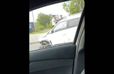 Автомобиль потерял колесо на Кушелевской дороге после ДТП