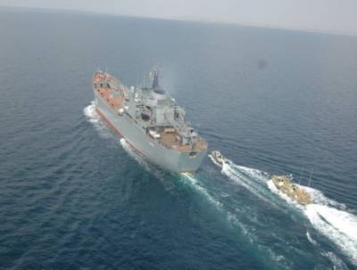 Большие десантные корабли «Саратов» и «Цезарь Куников» отработали погрузку черноморского десанта