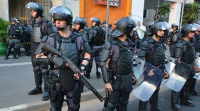 Преступники атаковали банки и взяли заложников в Бразилии