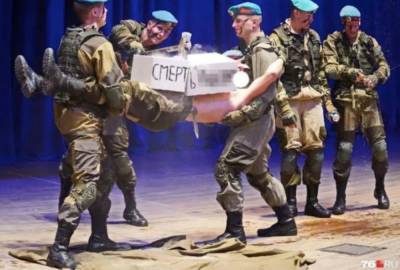 В Ярославле военно-патриотический клуб показал детям перформанс «Смерть п.….м»