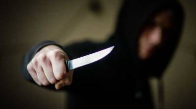 В Ривне братья-близнецы напали с ножом на женщину, которая вела ребенка в детсад