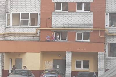 В Рязани на улице Вишнёвой заметили детей, гуляющих на крыше подъезда