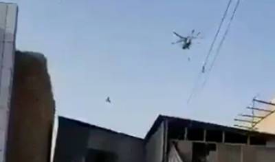 В сети появилось видео вертолета талибов* с подвешенным человеком - newizv.ru - Индия - Афганистан - Кандагар - Twitter