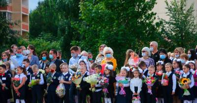 Названа средняя стоимость букета цветов ко Дню знаний в Москве