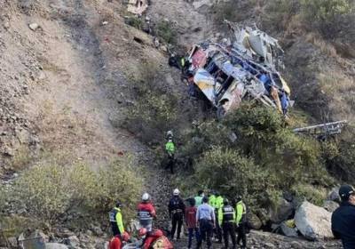 В Перу автобус рухнул в пропасть, почти 30 погибших и десятки раненых