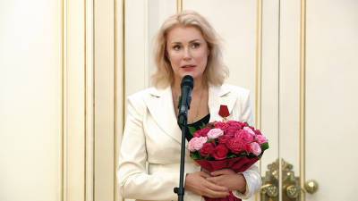Актриса Шукшина пожаловалась на "вирус бескультурья" в России