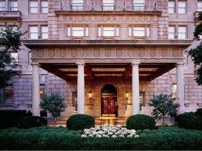Почти 2 тысячи в сутки: СМИ показали отель возле Белого дома, в котором остановился Зеленский