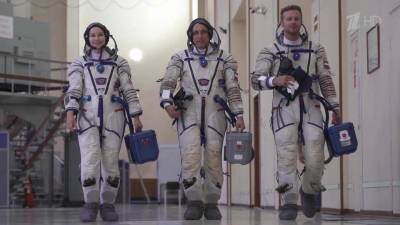 Медкомиссия разрешила актрисе Юлии Пересильд и режиссеру Климу Шипенко отправиться на орбиту