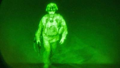 В Сеть выложили снимок с последним покидающим Афганистан военным США (ФОТО)