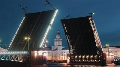 Дворцовый мост в Петербурге подсветят в память о Полярных конвоях