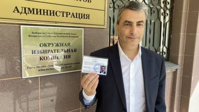 Льва Шлосберга зарегистрировали в Москве, но сняли с выборов в Пскове