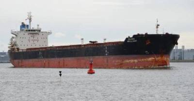Захваченный в Оманском заливе танкер направляется в сторону Ирана