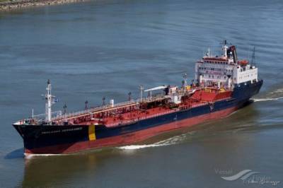 СМИ: Захваченный в Оманском заливе танкер идет в Иран
