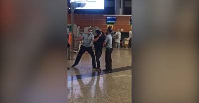 Девушка устроила дебош в аэропорту Шереметьево и попала на видео