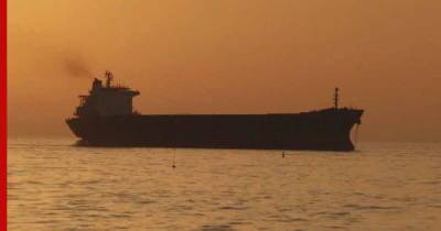 Захваченный у берегов ОАЭ танкер взял курс на Иран