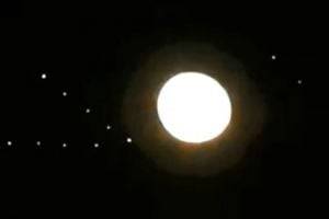 НЛО слетелись в треугольник около Луны - novostiua.news - Украина - Нью-Йорк