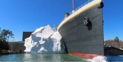 В Музее "Титаника" в США рухнул макет айсберга, есть пострадавшие