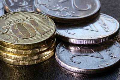 Экономист оценил справедливый курс рубля