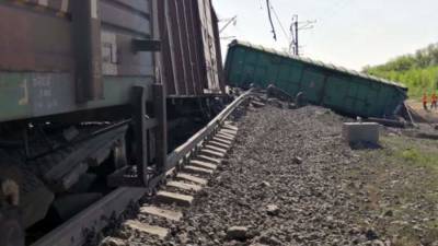 В Забайкалье 10 вагонов сошли с рельсов из-за столкновения двух поездов