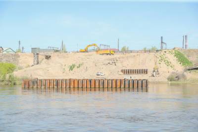 В Улан-Удэ строят новую насыпь от паводка, уровень Селенги прибыл