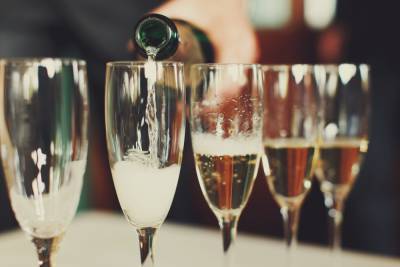 Этот день в истории: кто придумал шампанское?