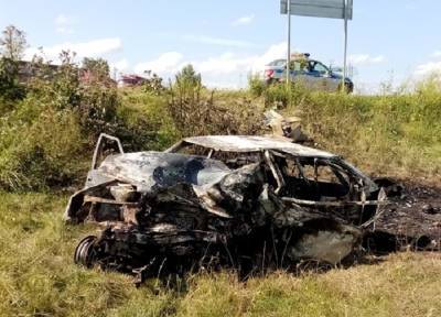 Водитель погиб и еще 7 человек пострадали в огненном ДТП в Красноярском крае