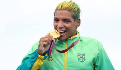 Кунья из Бразилии выиграла золото Олимпиады в плавании на открытой воде на 10 км
