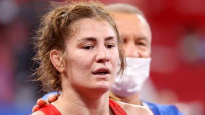 Российские борцы Сурков и Овчарова проведут поединки за бронзу Игр в Токио