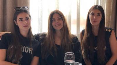 Время сестер: Шубская засветилась на улицах Милана со всеми дочками Глаголевой