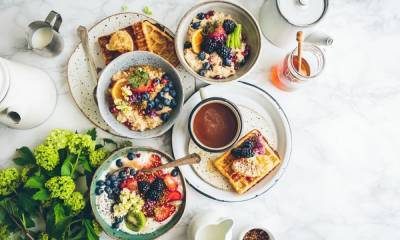 Как не надо завтракать, чтобы дольше жить: четыре вредных утренних привычки