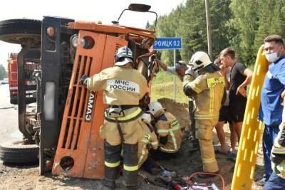 В Марий Эл спасатели достали водителя из искореженного грузовика