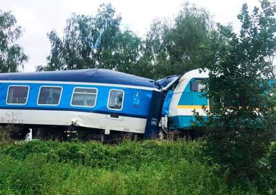 В Чехии столкнулись два пассажирских поезда: десятки пострадавших