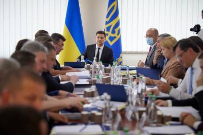 Бывший премьер-министр Украины Азаров назвал президента Зеленского "страшной ошибкой"