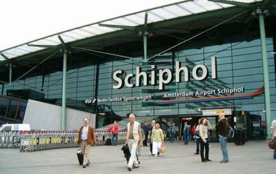 В Амстердаме за контрабанду наркотиков задержали сотрудников аэропорта