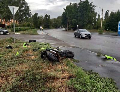 Бесправный мотоциклист погиб в Липецке, врезавшись в бордюр