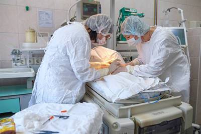 Челябинские врачи спасли зрение недоношенному ребенку