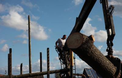 В Андреаполе Тверской области продолжаются восстановительные работы после прошедшего смерча
