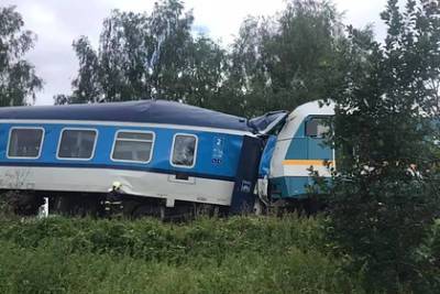 Десятки человек пострадали при столкновении двух поездов в Чехии