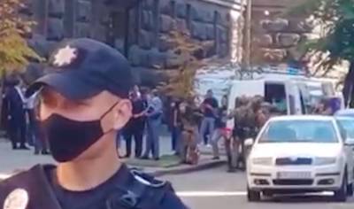Бывший ветеран «Айдара» пришел в кабмин Украины с гранатой