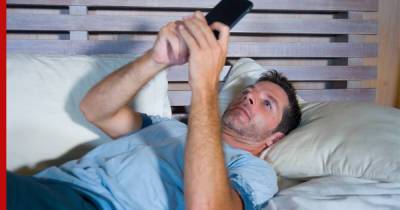 Как привычка проверять смартфон с самого утра вредит здоровью, рассказали ученые