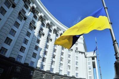 "Живым отсюда не уйду!": в Киеве мужчина с гранатой угрожал взорвать Кабмин, его уже задержали