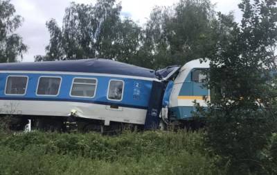 В Чехии столкнулись два пассажирских поезда. Пострадали 50 человек