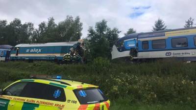 Названа предварительная причина столкновения двух поездов в Чехии
