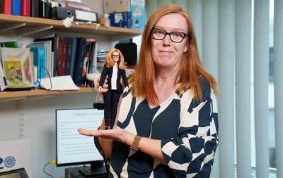 Mattel выпустила Барби в честь создательницы вакцины от COVID