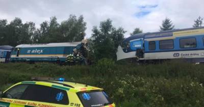 Два поезда столкнулись в Чехии: есть жертвы и десятки пострадавших (фото, видео)