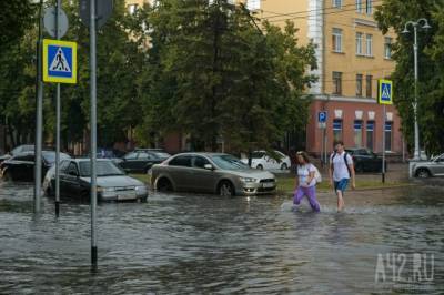 В Кемерове из-за грозы без света остались 12 домов и 143 улицы