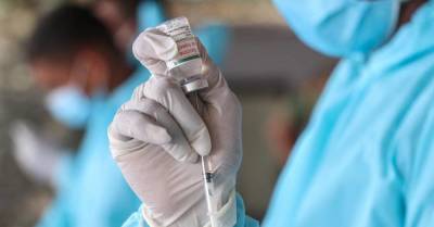 Главврач Коммунарки заверил, что вакцина блокирует мутации коронавируса