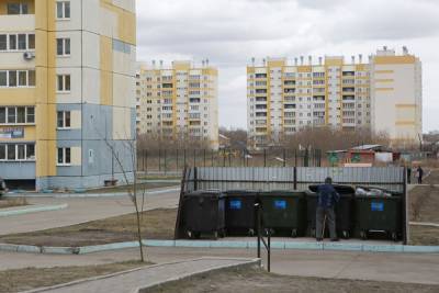 На Урале на четырехлетнюю девочку упала часть мусорной площадки. Ребенок в больнице